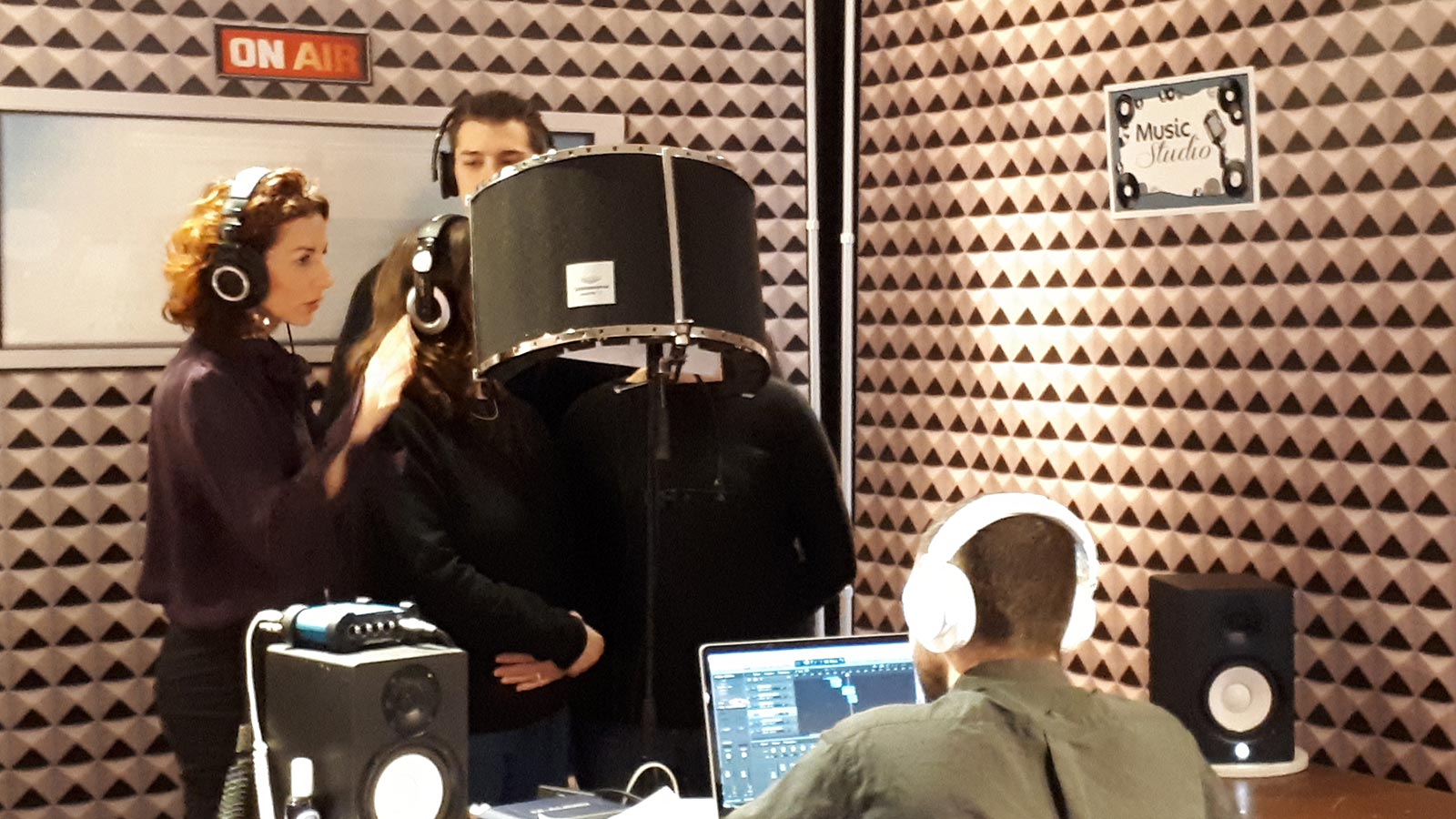 team-builing-art-studio-mobile-2-taos-event team-builing-art-studio-mobile-taos-event