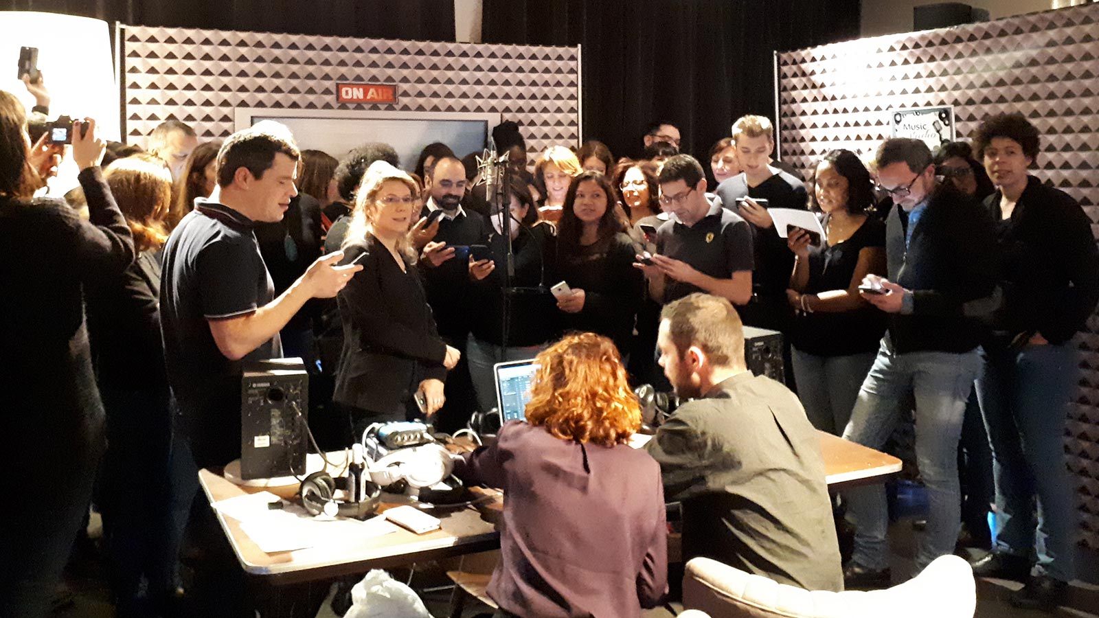 team-builing-art-studio-mobile-taos-event team-builing-art-studio-mobile-taos-event